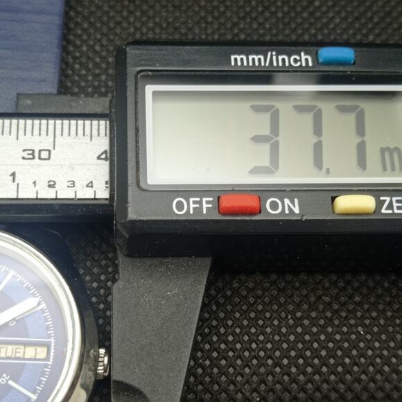 Vintage 1985 Citizen Automatic Mens Silver Watch W/daydate & Blue accents - Picture 7 of 8